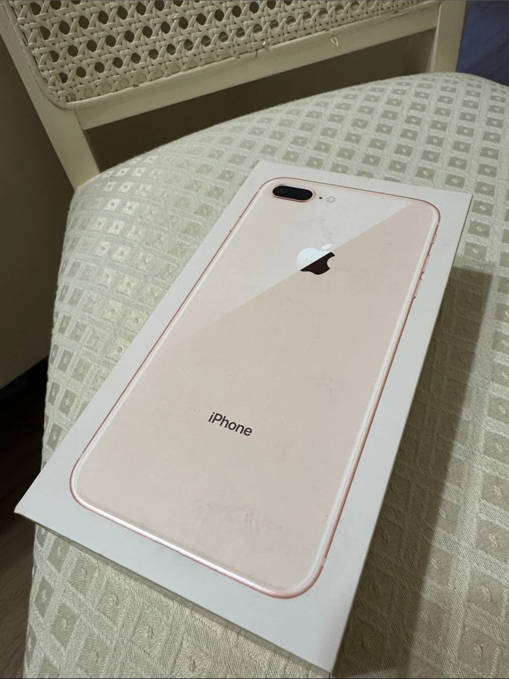 Apple iPhone 8 Plus Rose Gold Box ONLY